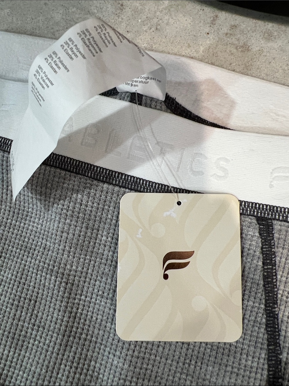 Fabletics Light Gray Women’s Leggings with Contrast Seams - Picture 6 of 6